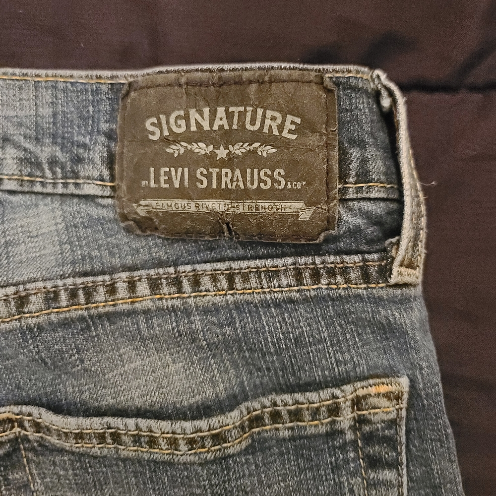 Used Mens Signature Levis Size 29W x 30L